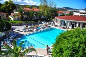 Bazén u hotelu Admiral, Argassi