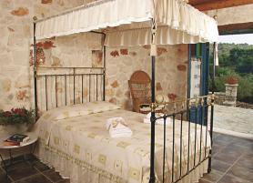 Ostrov Zakynthos a hotel Revera Traditional Villas - ložnice