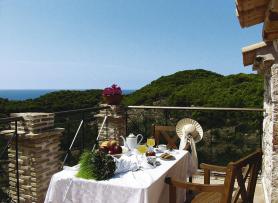 Ostrov Zakynthos a hotel Revera Traditional Villas - terasa