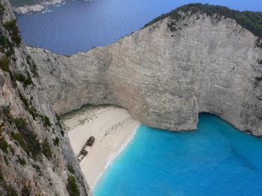 Zátoka Navagio s vrakem pašerácké lodi
